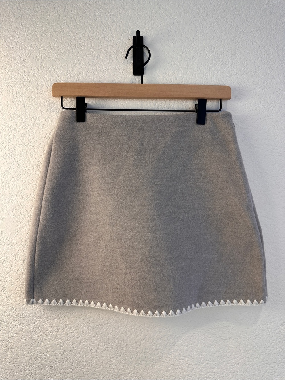 COMMENSE Gray Contrast Stitch Mini Skirt NWT Size Small